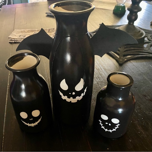 NIB Halloween 3-piece Ceramic Ghost Face Bat Wings Vase - Picture 2 of 9